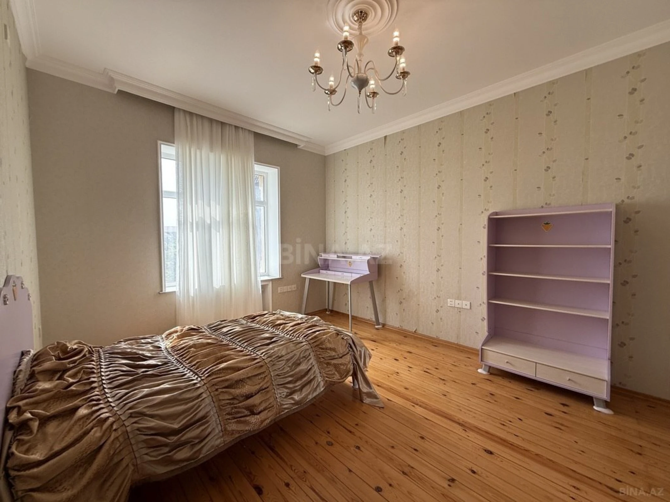 Satılır 8 otaqlı həyət evi 280 m²