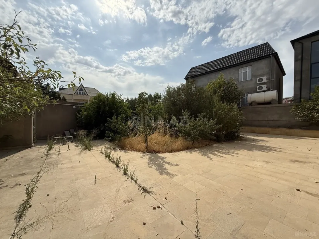 Satılır 8 otaqlı həyət evi 280 m²