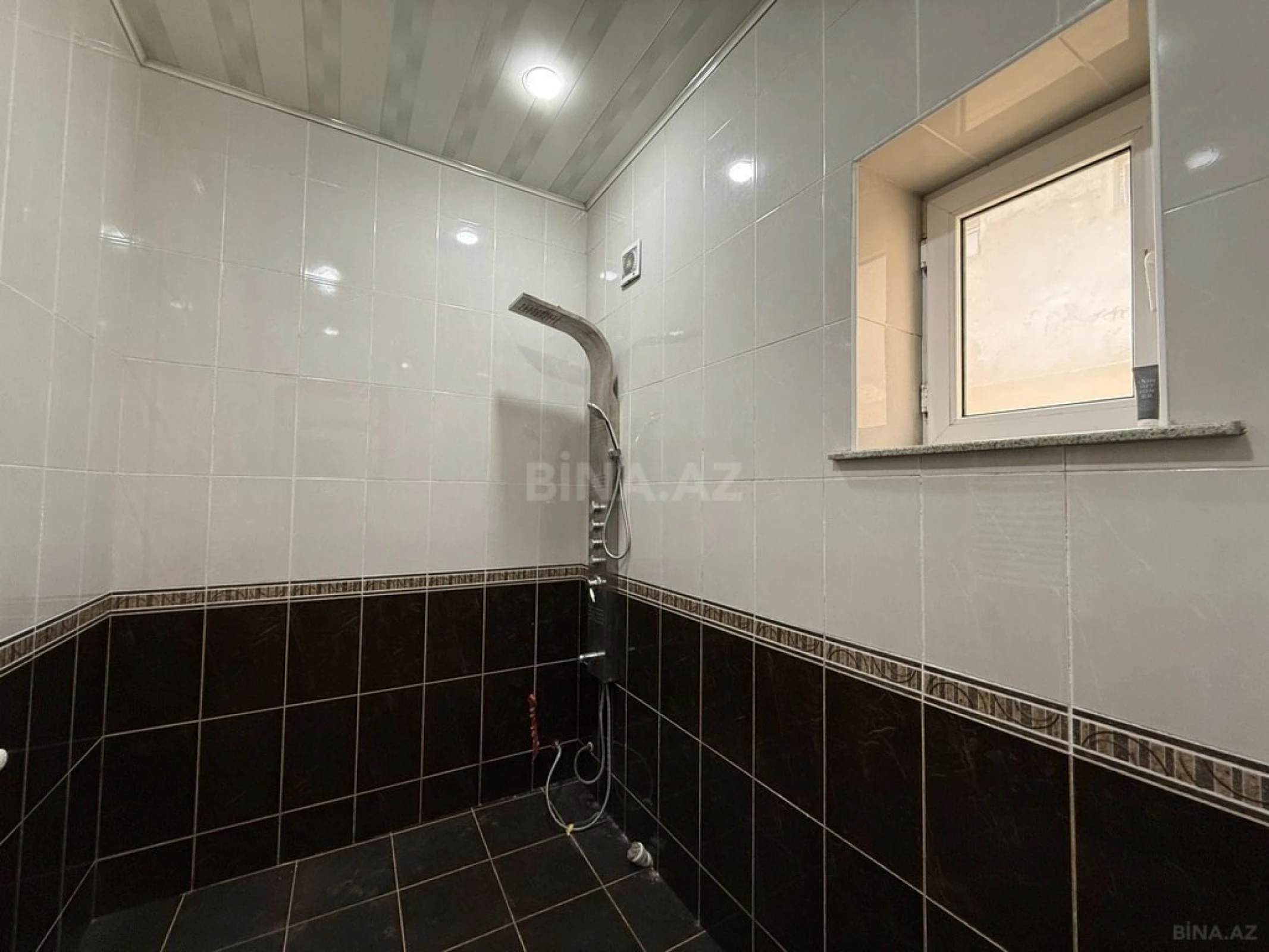 Satılır 8 otaqlı həyət evi 280 m²
