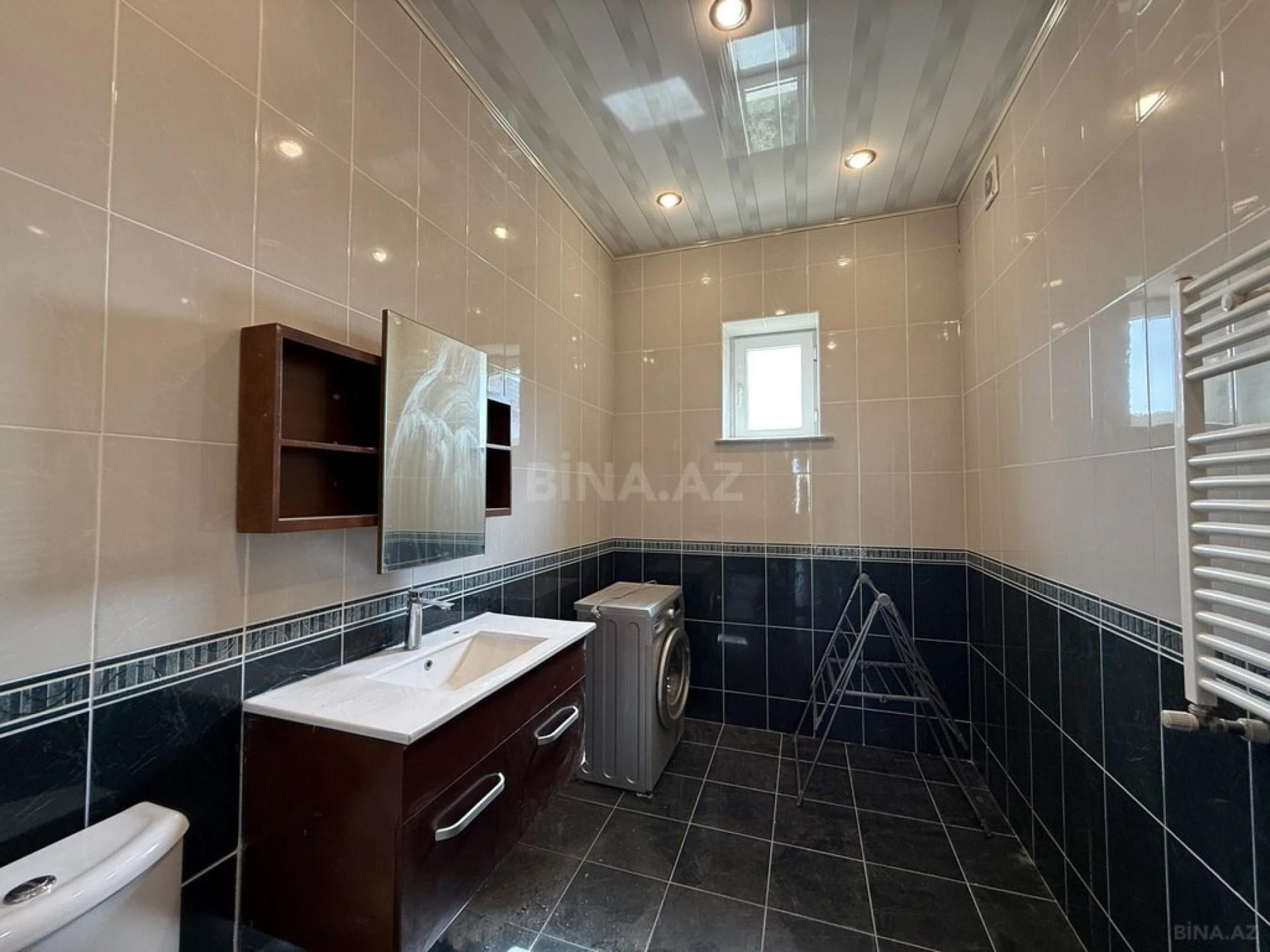 Satılır 8 otaqlı həyət evi 280 m²
