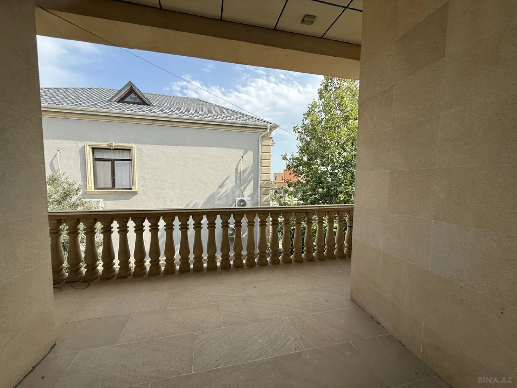 Satılır 8 otaqlı həyət evi 280 m²