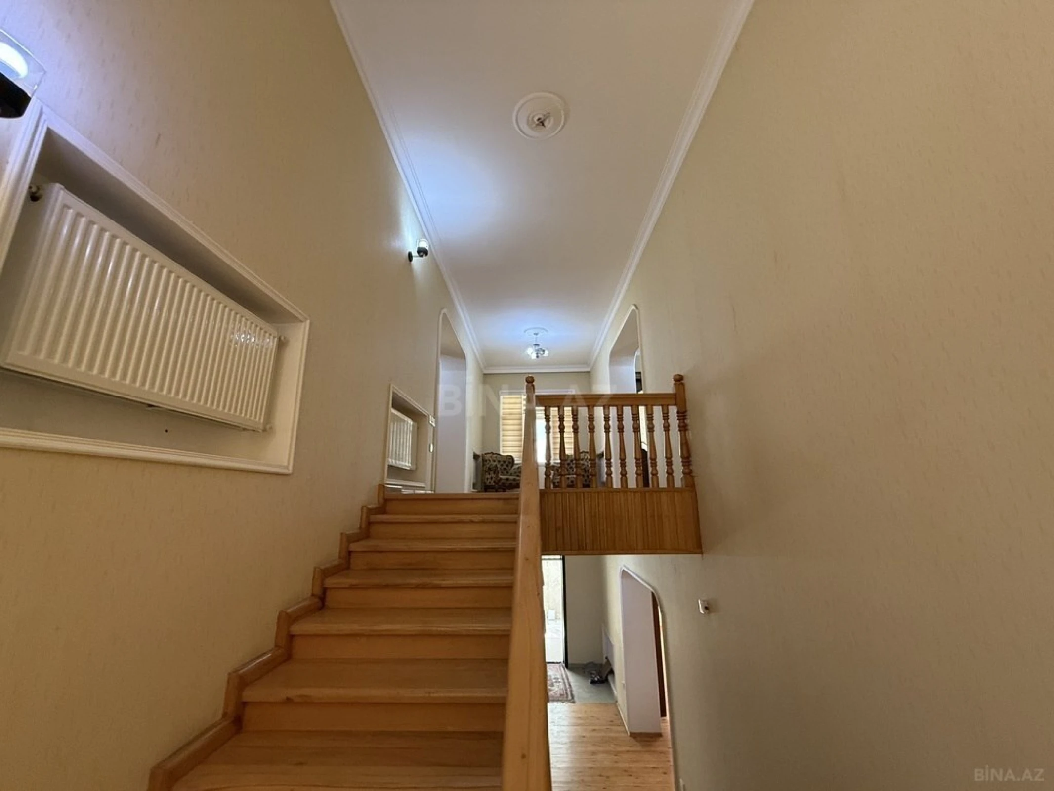 Satılır 8 otaqlı həyət evi 280 m²