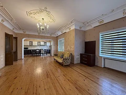 Satılır 8 otaqlı həyət evi 280 m²