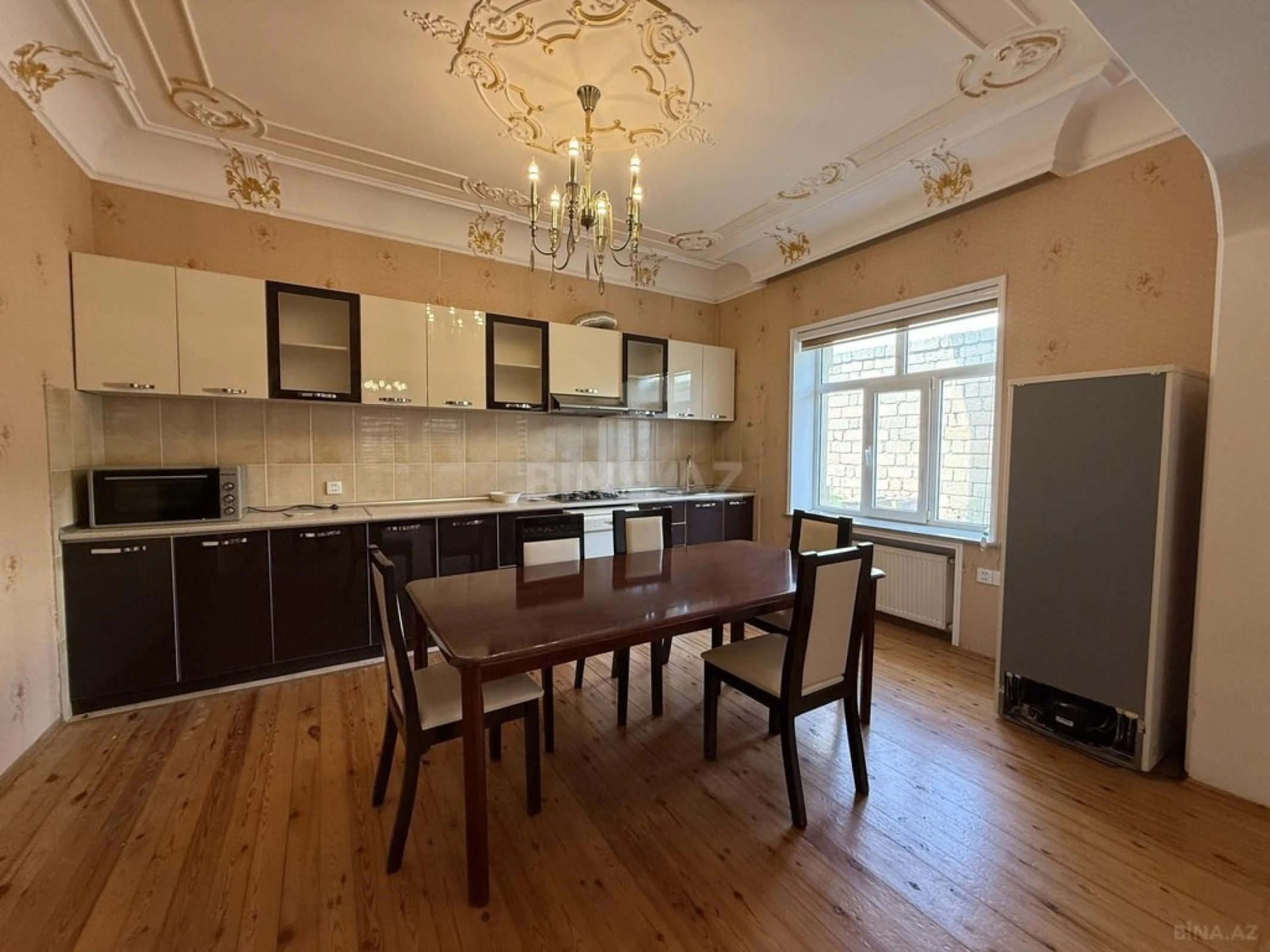 Satılır 8 otaqlı həyət evi 280 m²