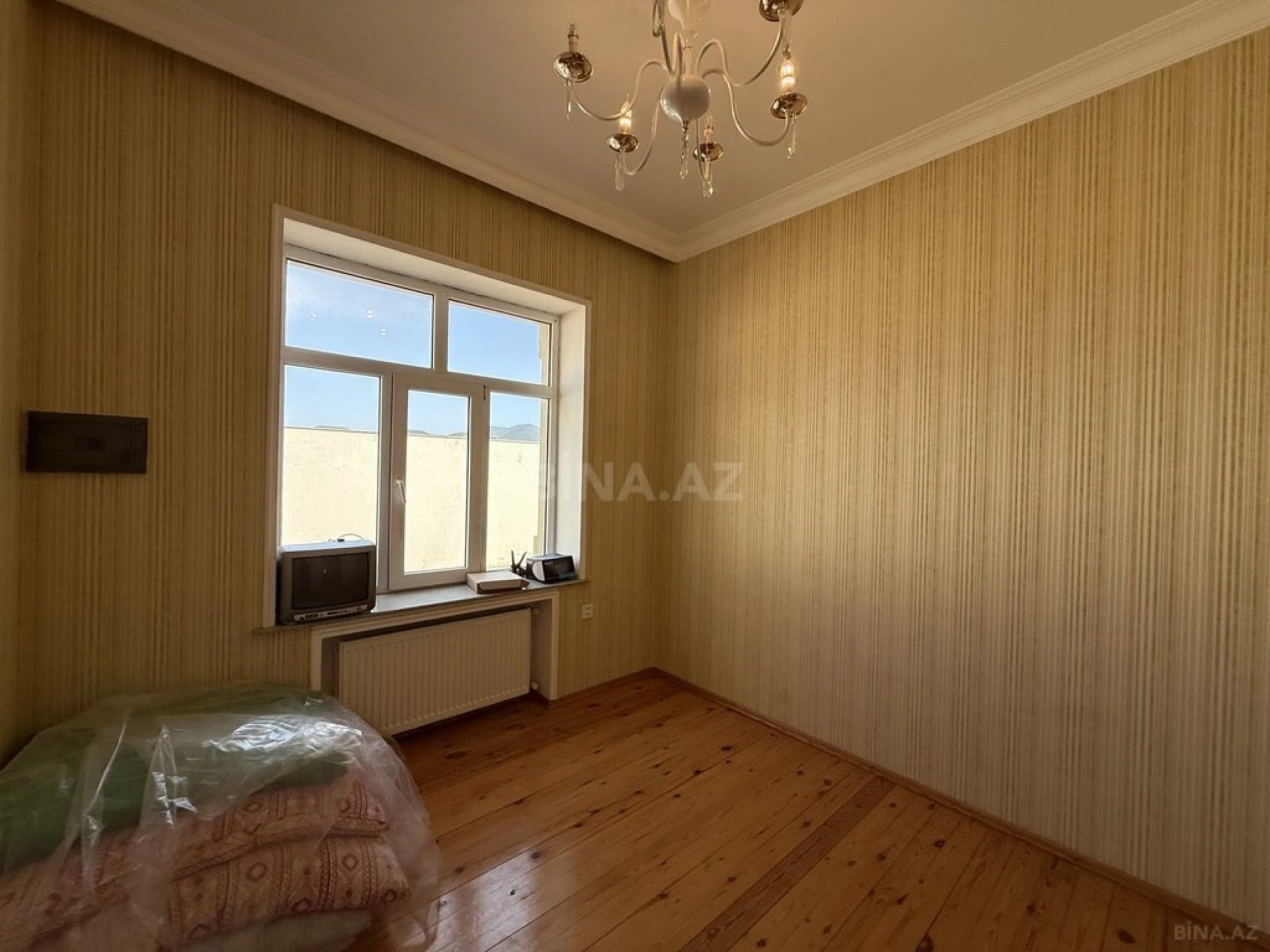 Satılır 8 otaqlı həyət evi 280 m²