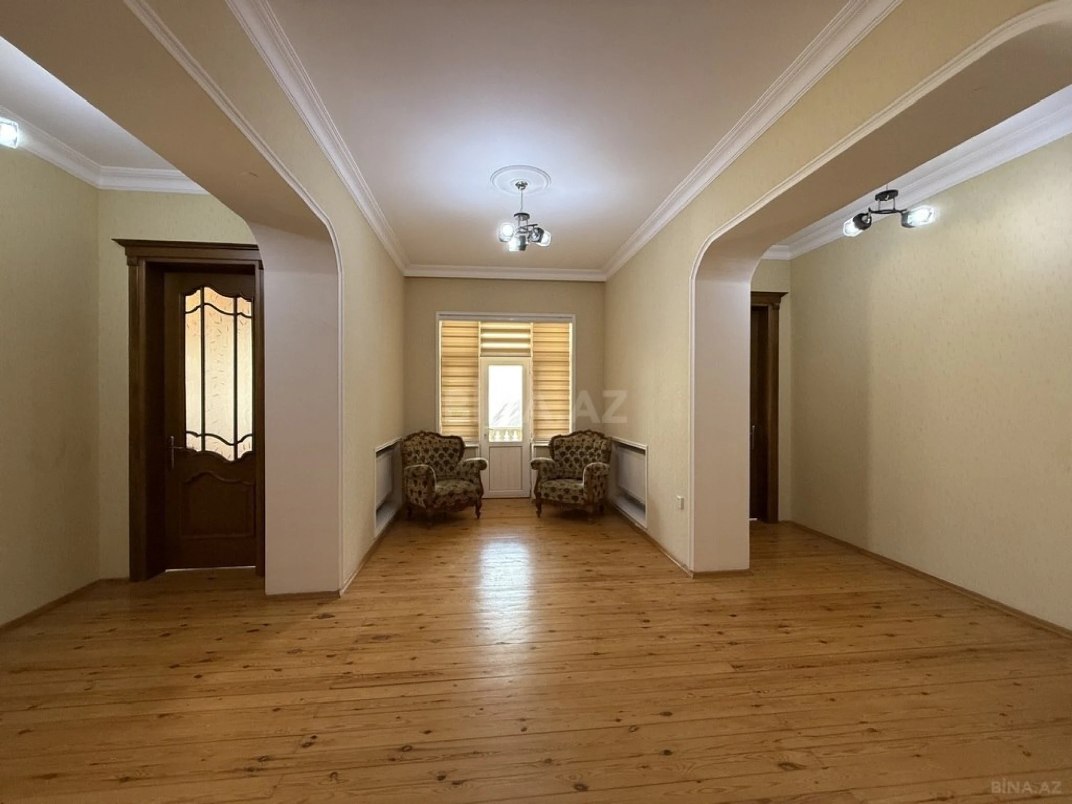 Satılır 8 otaqlı həyət evi 280 m²