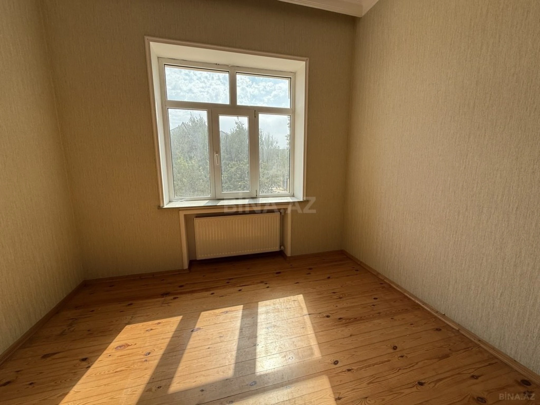 Satılır 8 otaqlı həyət evi 280 m²