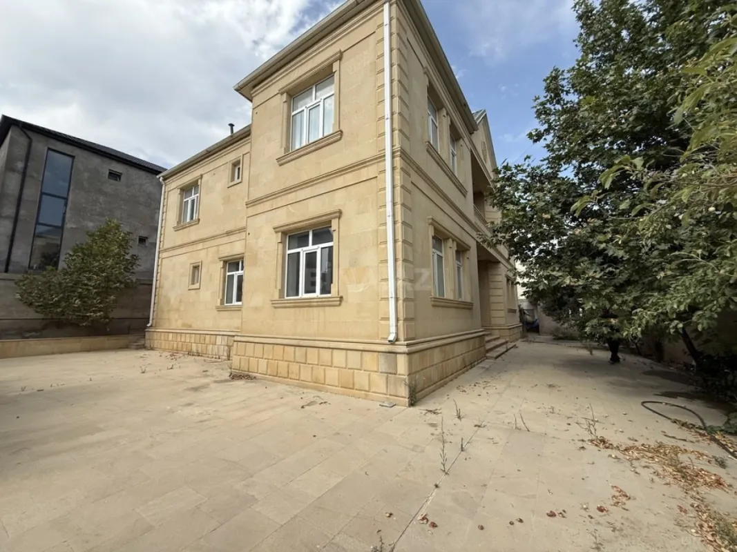Satılır 8 otaqlı həyət evi 280 m²