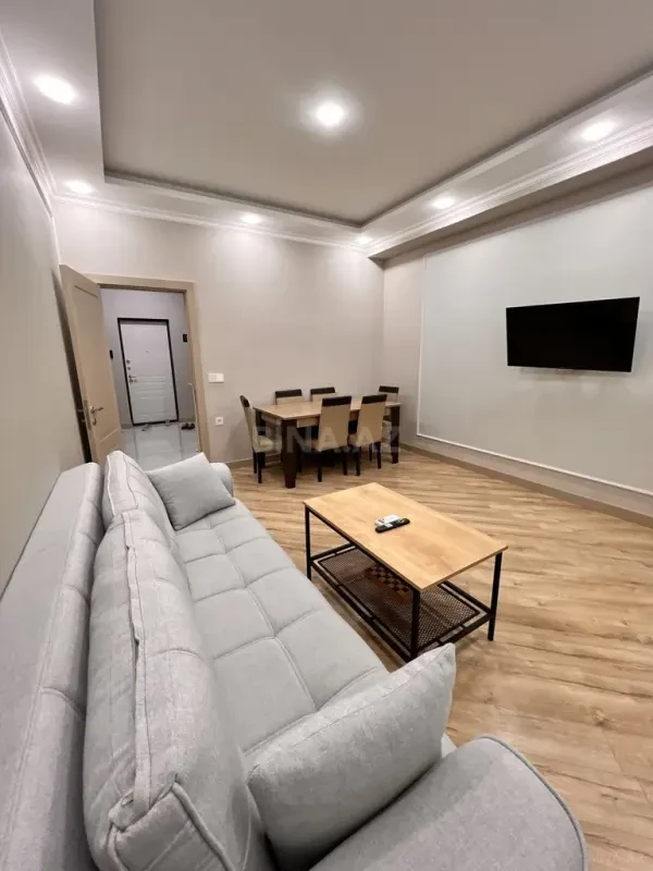 Kirayə verilir 2 otaqlı mənzil 85 m²
