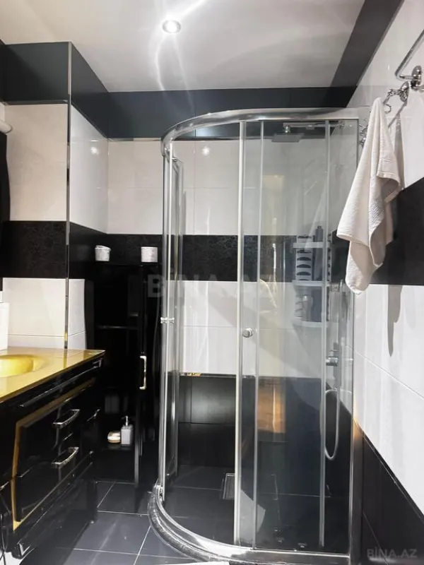 Satılır 4 otaqlı mənzil 175 m²