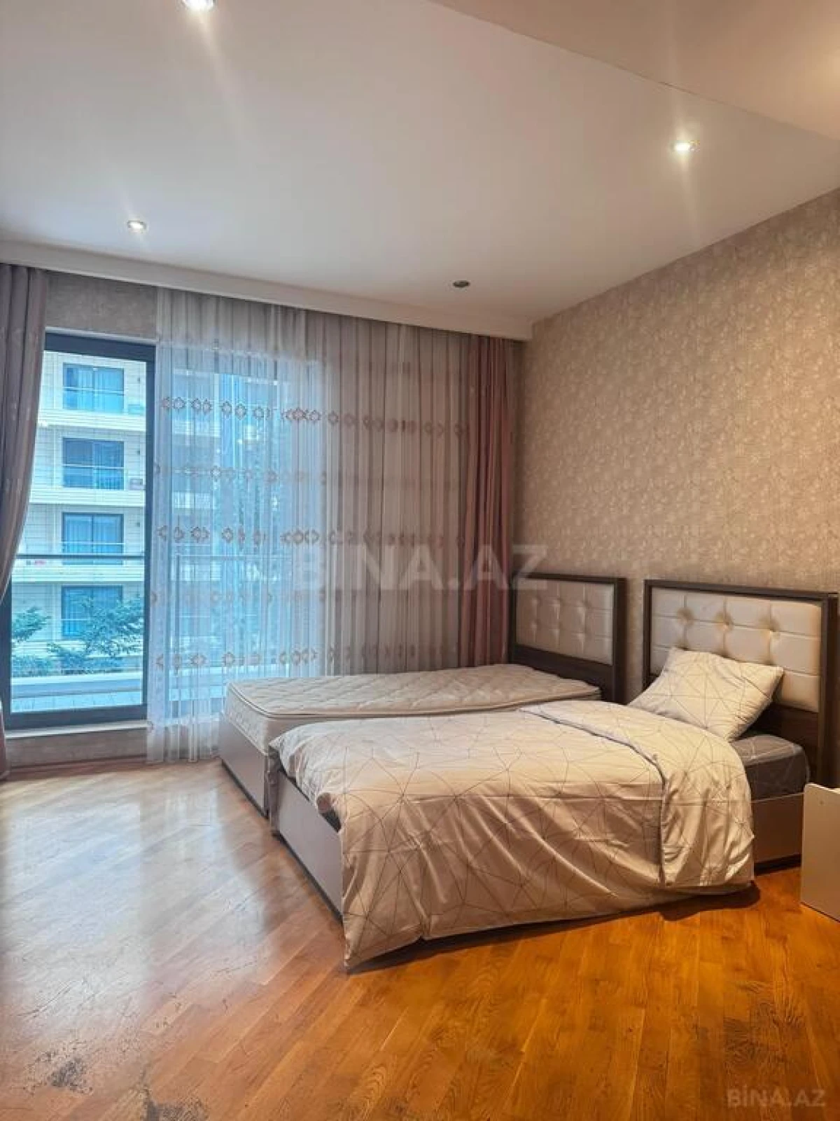 Satılır 4 otaqlı mənzil 175 m²