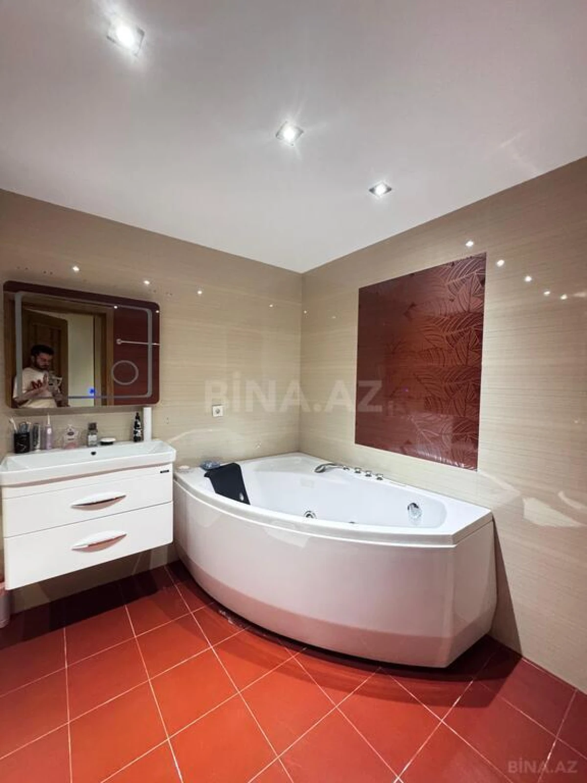 Satılır 4 otaqlı mənzil 175 m²