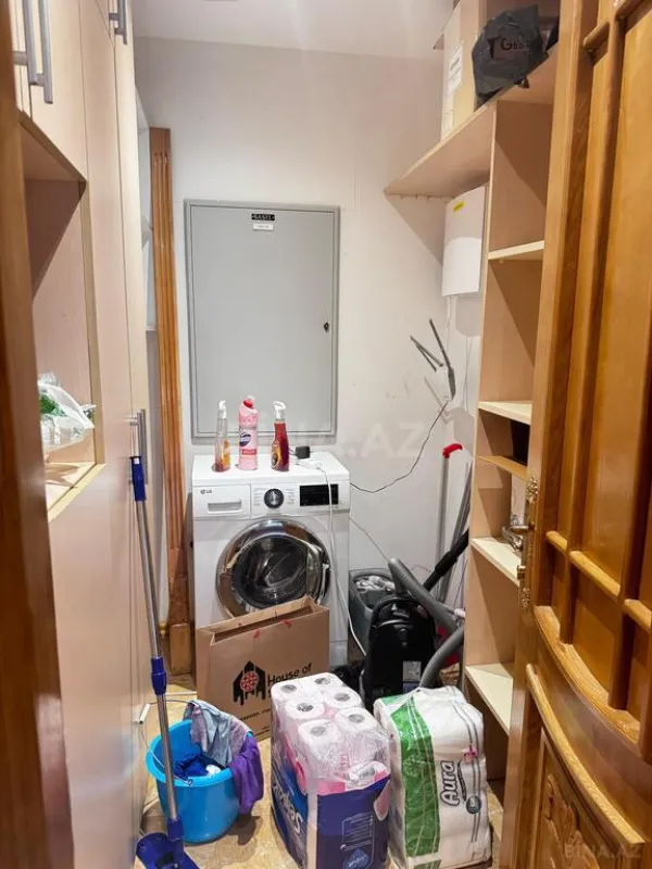 Satılır 4 otaqlı mənzil 175 m²