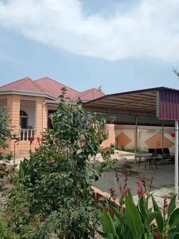 Satılır 3 otaqlı həyət evi 100 m²