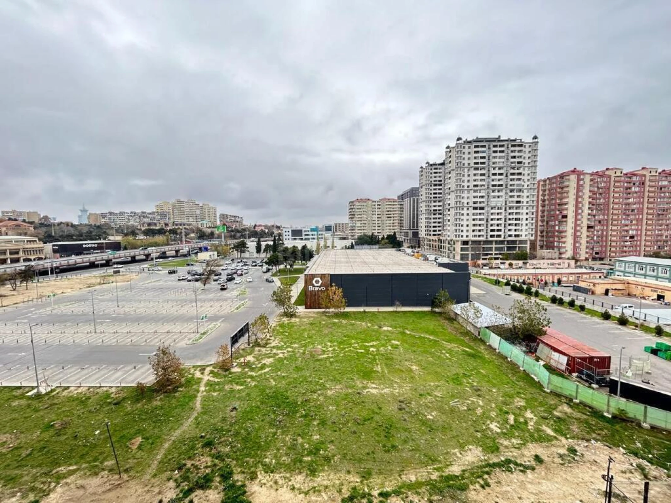 Satılır 2 otaqlı mənzil 76 m²