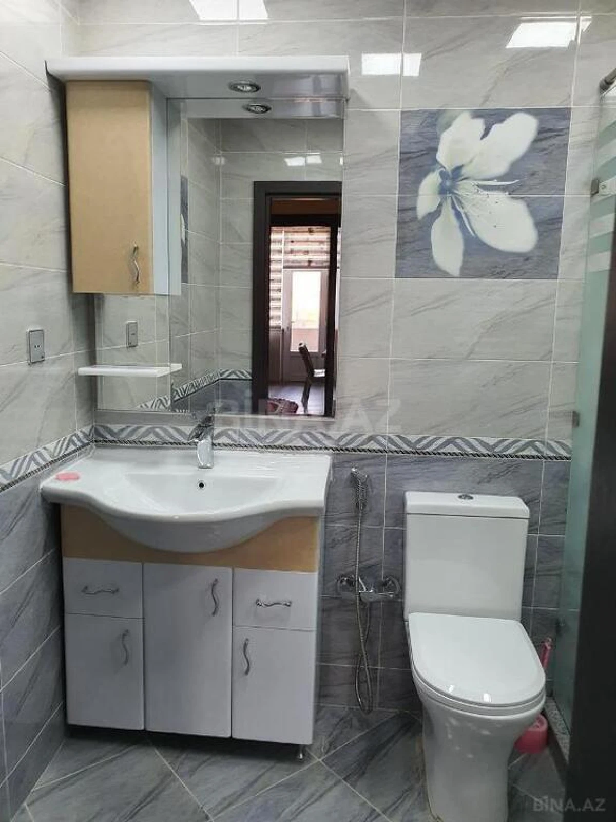 Satılır 3 otaqlı mənzil 123 m²