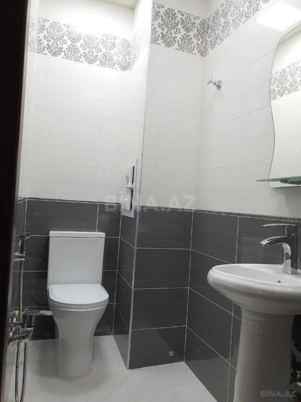 Satılır 3 otaqlı mənzil 123 m²