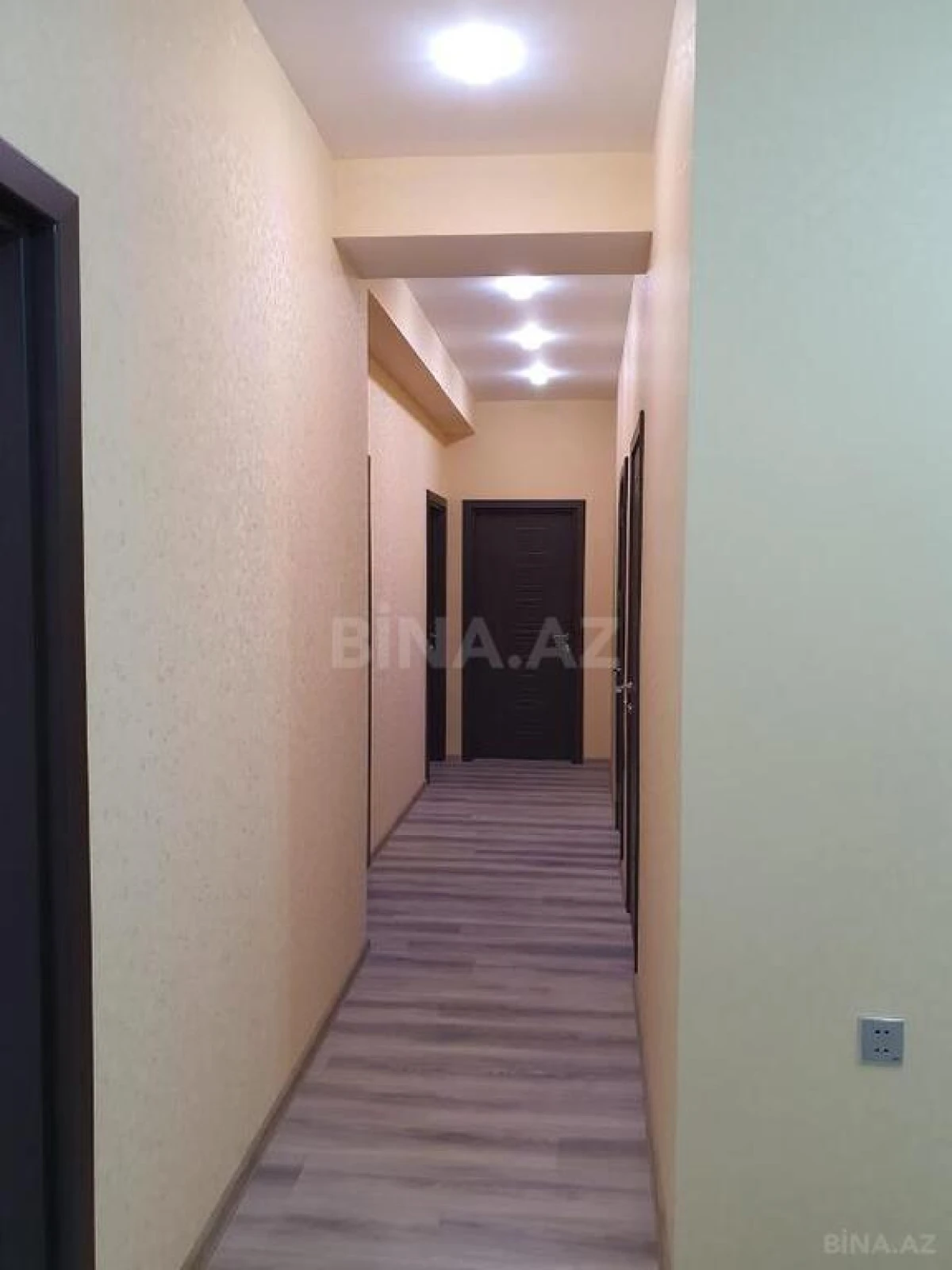 Satılır 3 otaqlı mənzil 123 m²