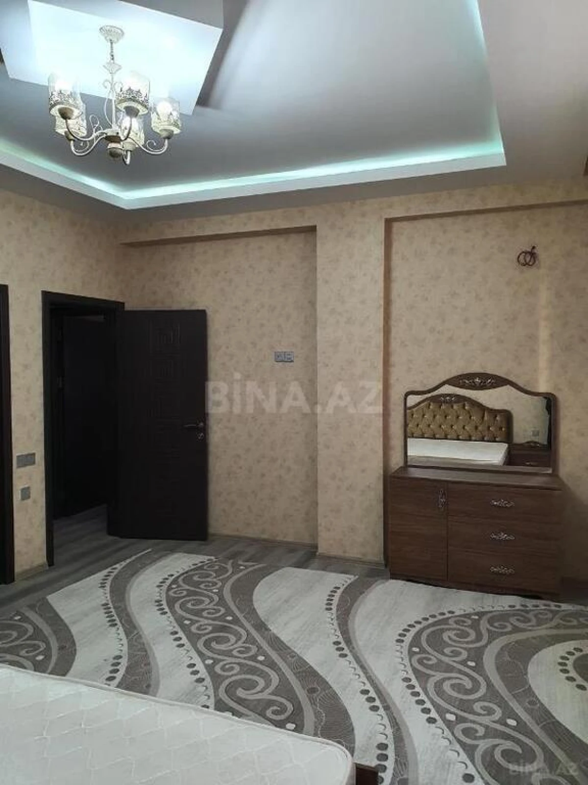Satılır 3 otaqlı mənzil 123 m²