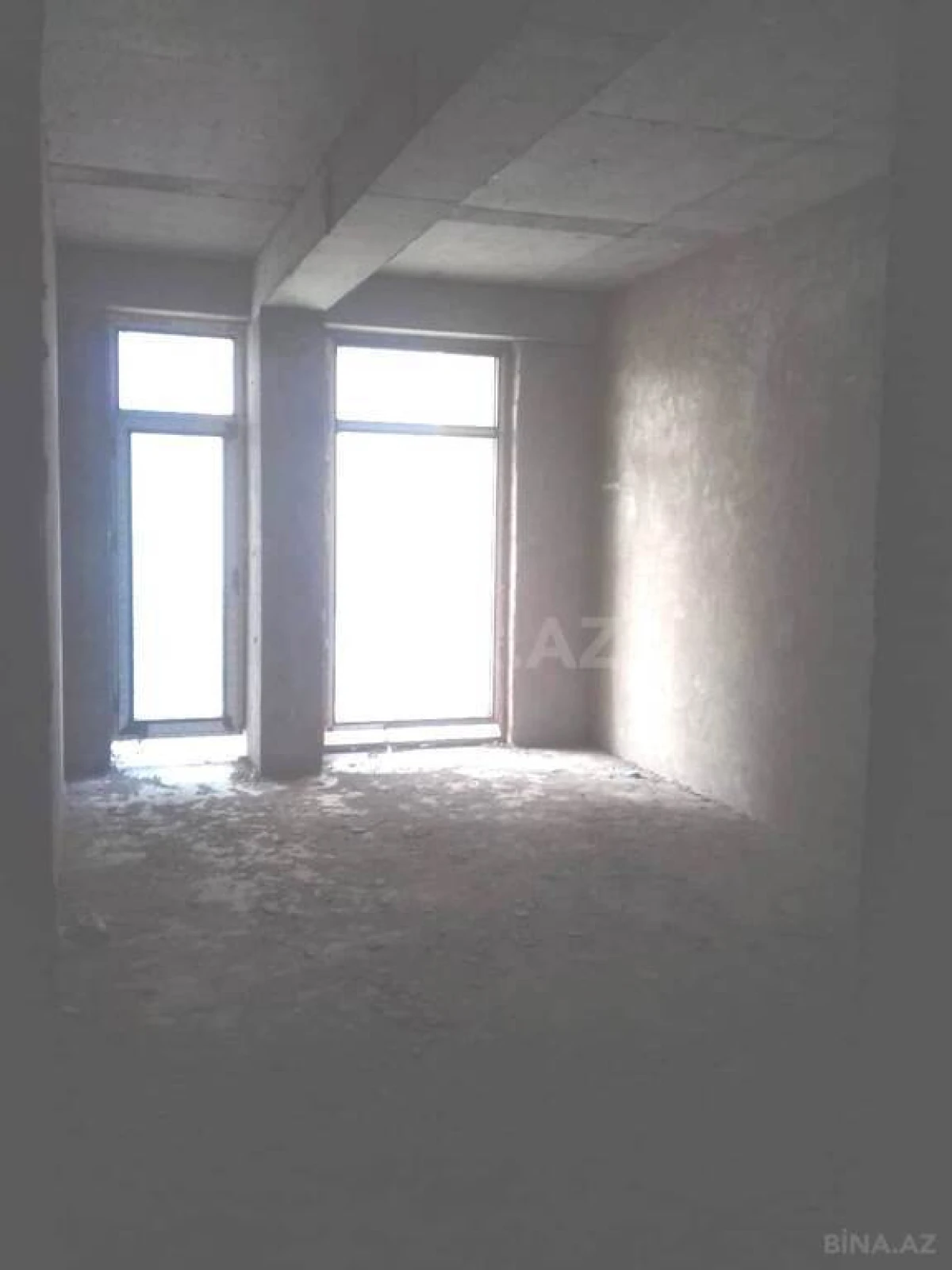 Satılır 4 otaqlı mənzil 230 m²