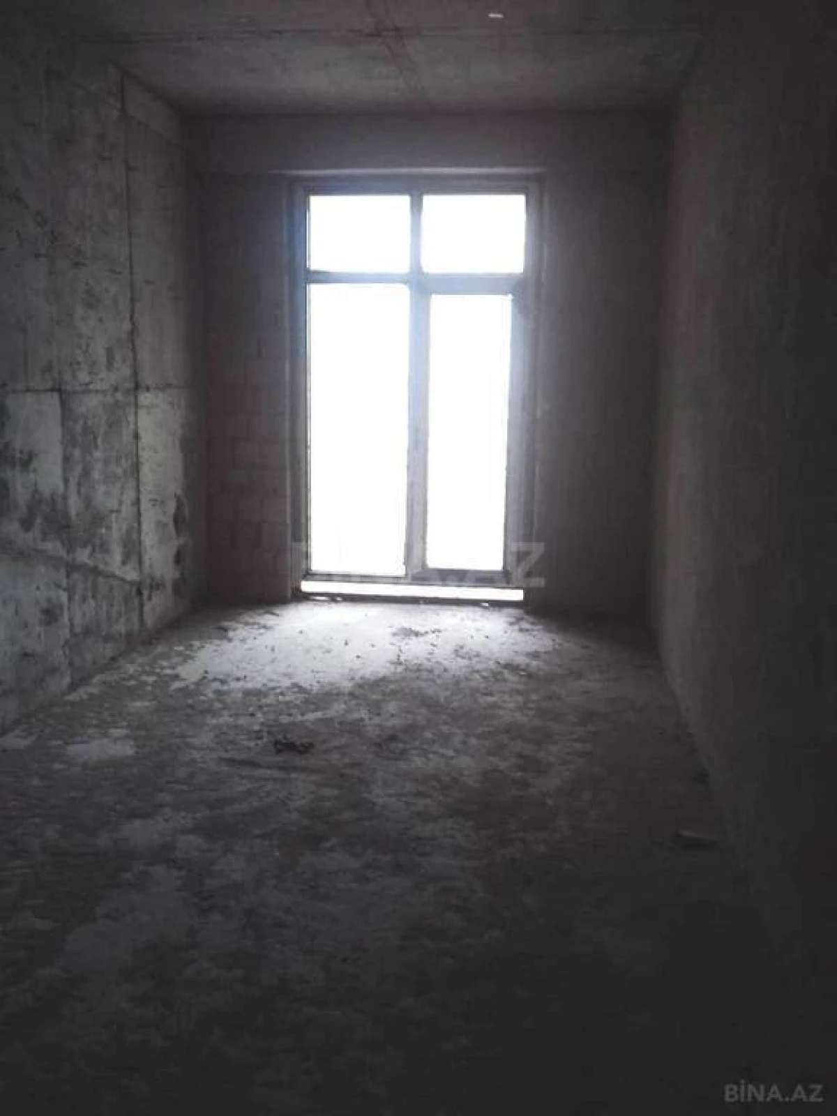 Satılır 4 otaqlı mənzil 230 m²