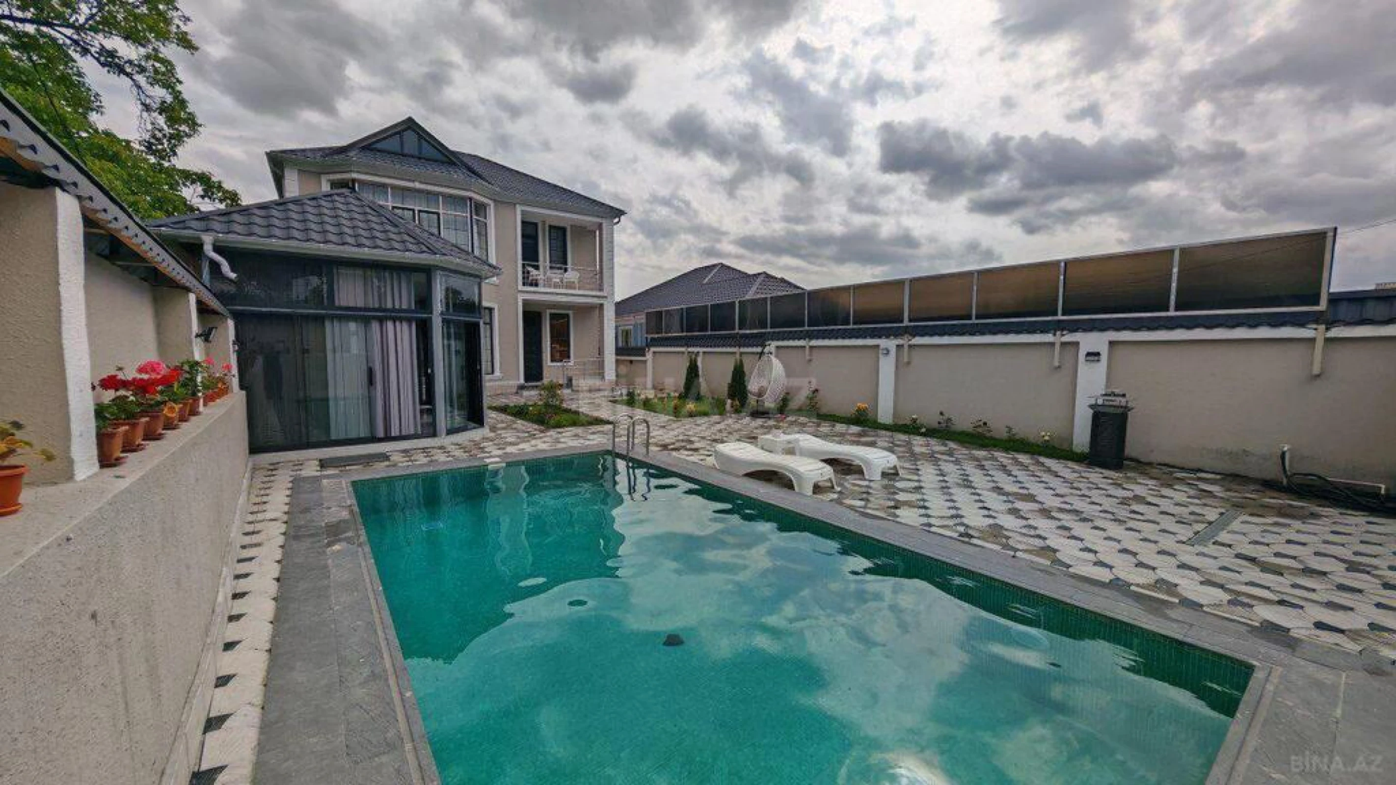 Kirayə verilir 5 otaqlı həyət evi 250 m²