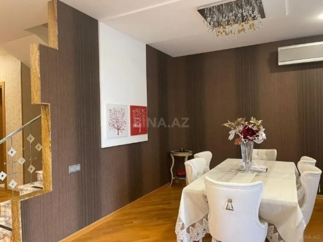 Satılır 5 otaqlı mənzil 270 m²
