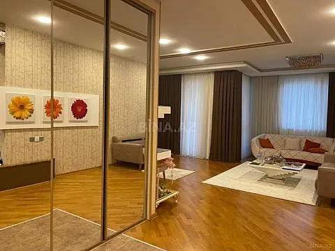 Satılır 5 otaqlı mənzil 270 m²