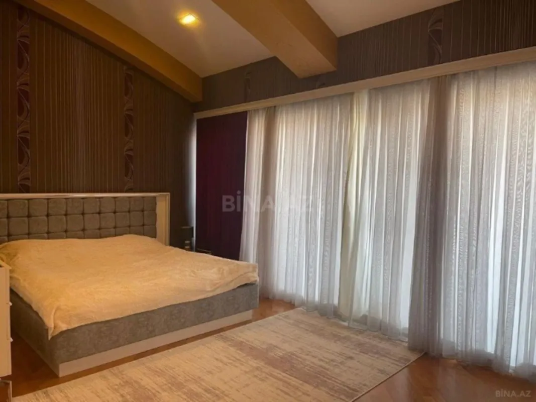 Satılır 5 otaqlı mənzil 270 m²