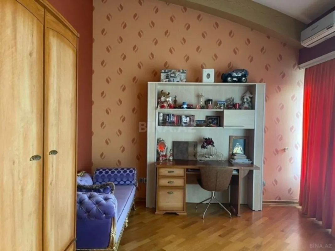 Satılır 5 otaqlı mənzil 270 m²