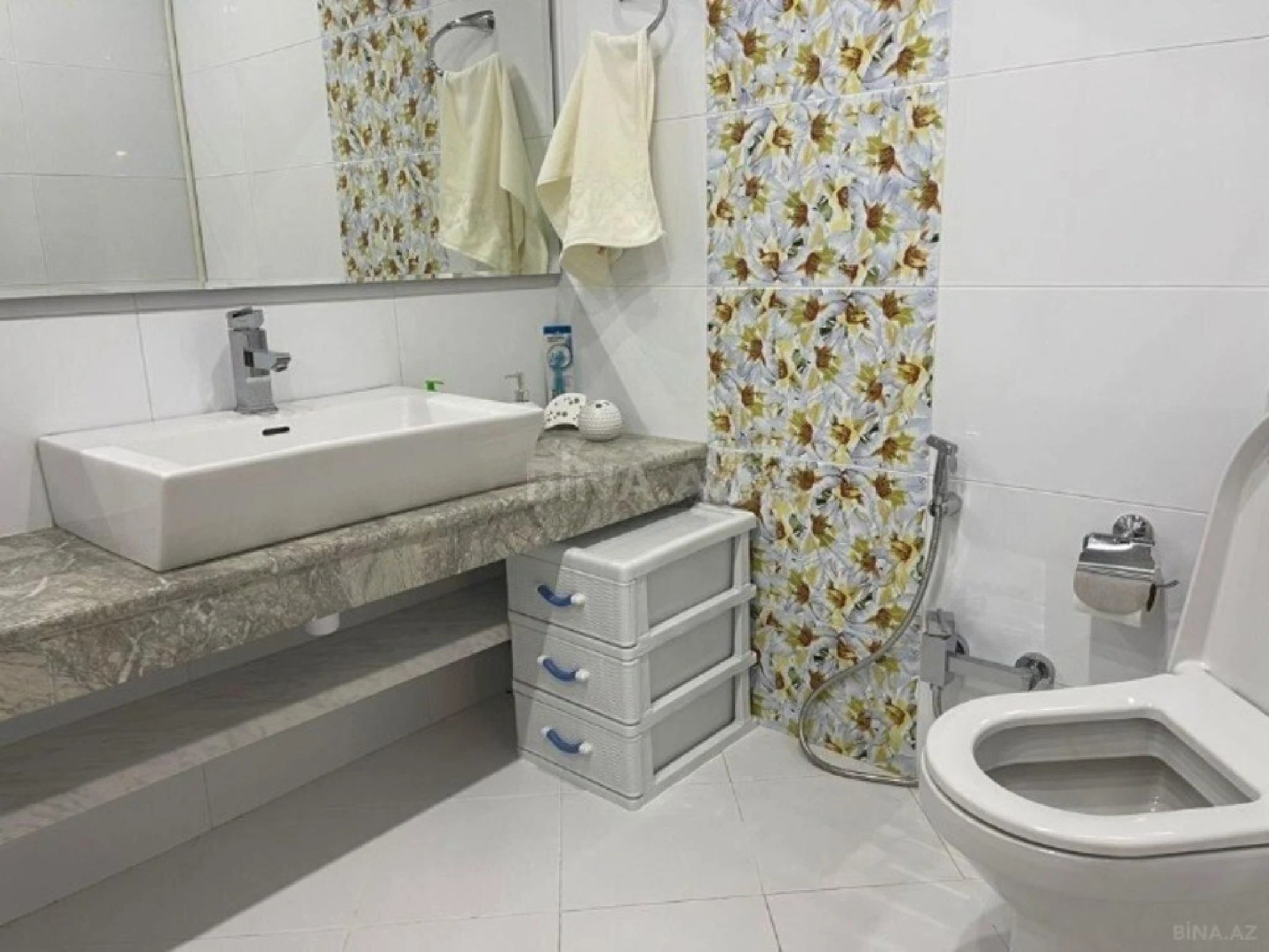 Satılır 5 otaqlı mənzil 270 m²