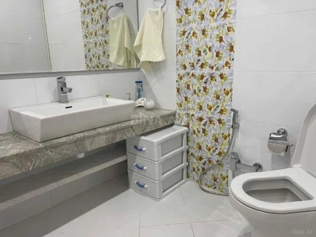 Satılır 5 otaqlı mənzil 270 m²
