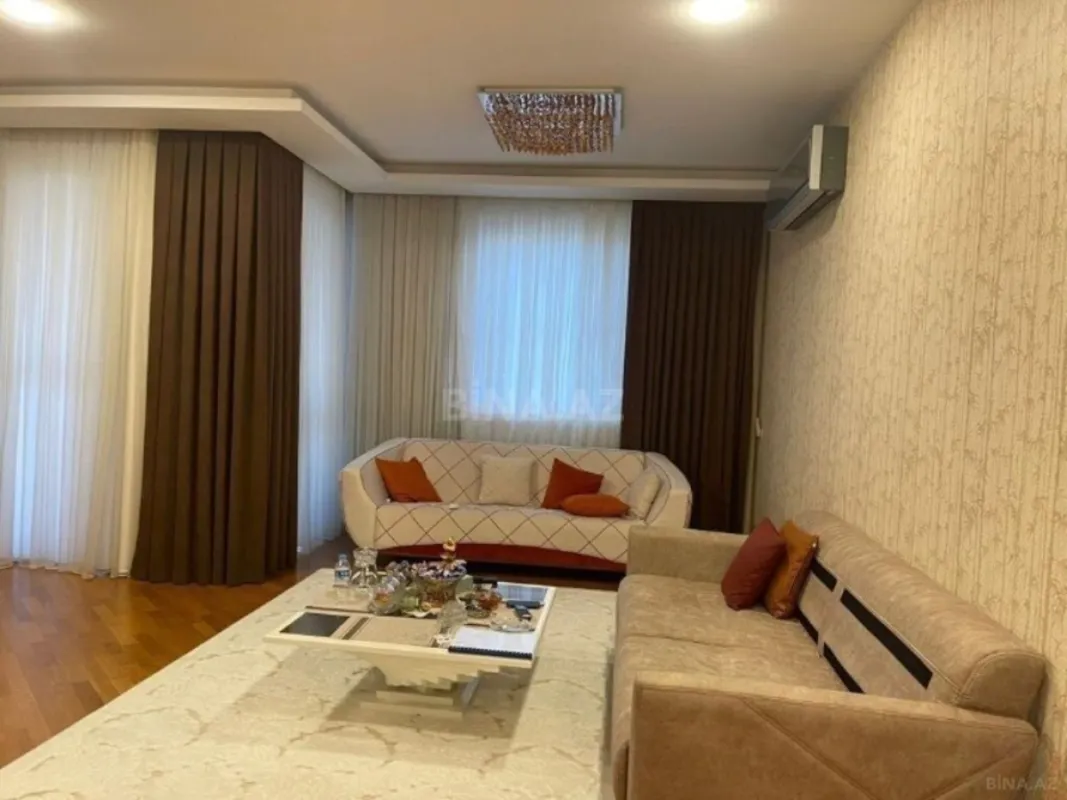 Satılır 5 otaqlı mənzil 270 m²