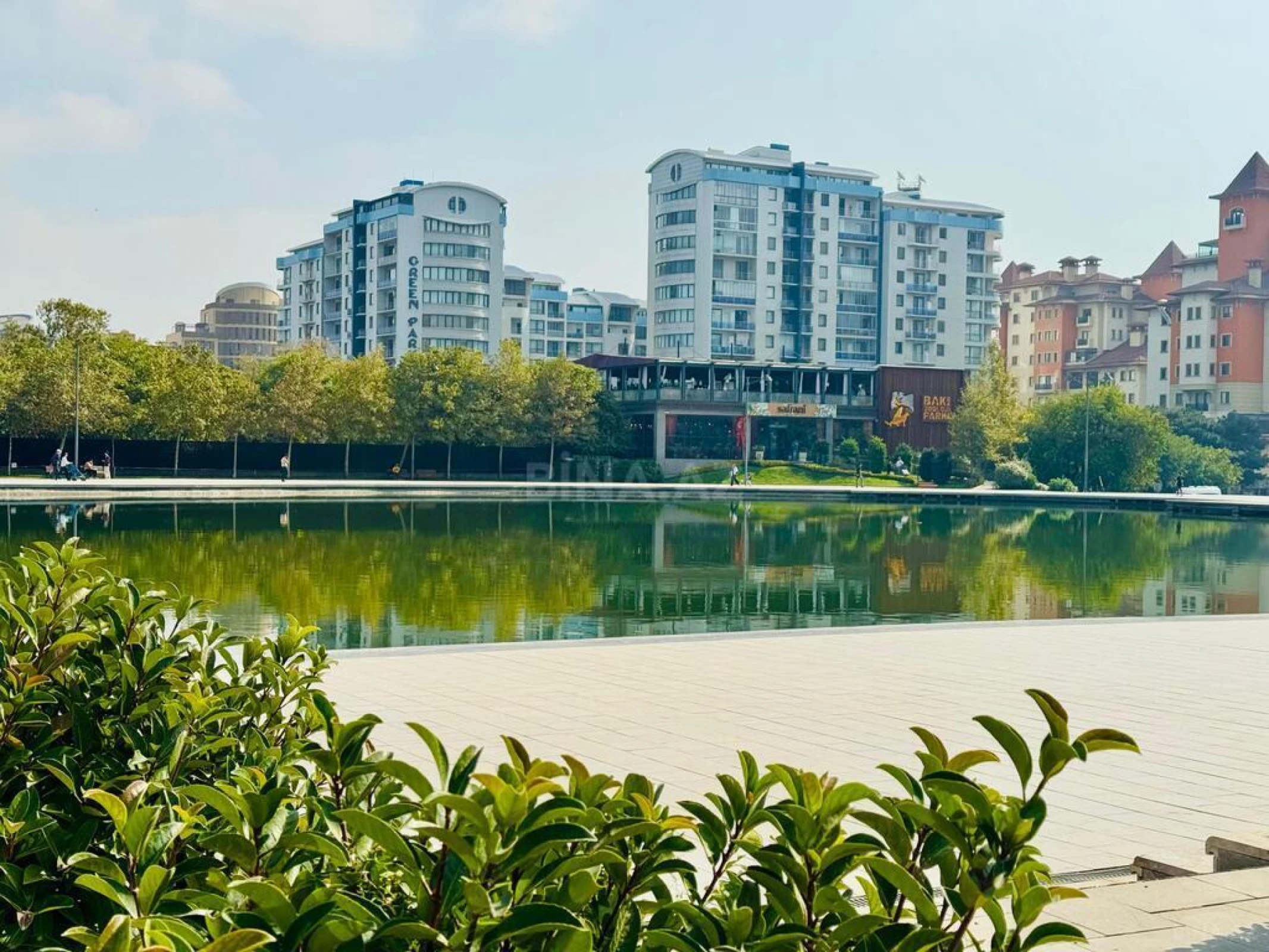 Satılır 5 otaqlı mənzil 270 m²