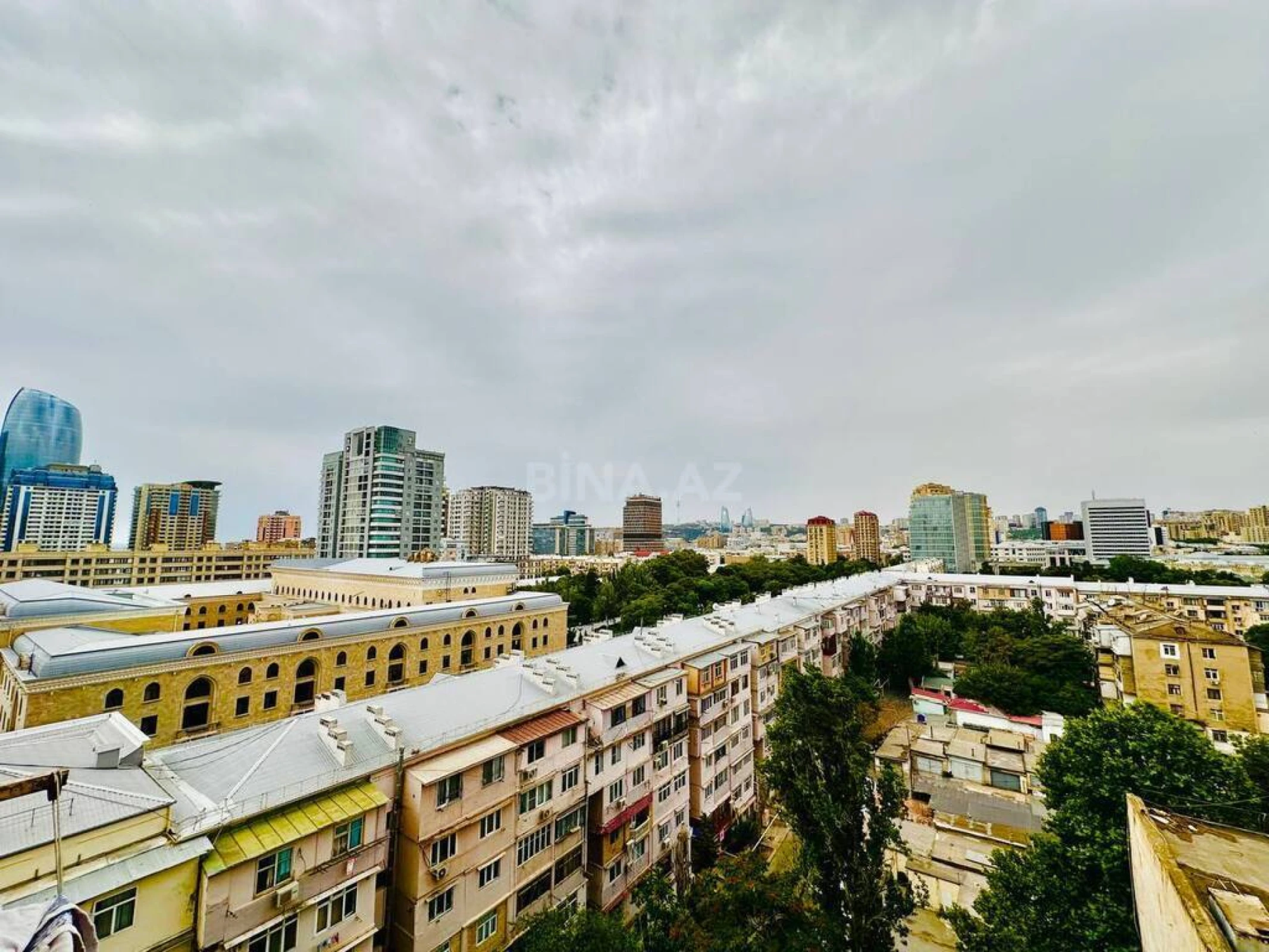 Satılır 3 otaqlı mənzil 120 m²