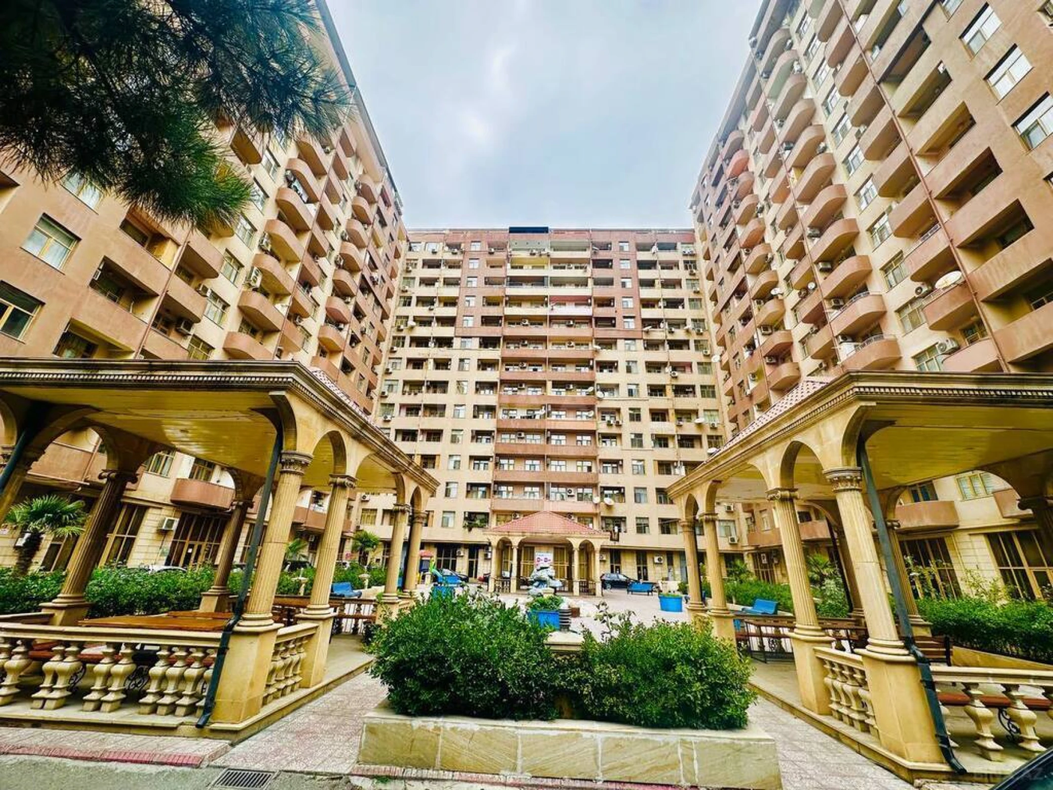 Satılır 3 otaqlı mənzil 120 m²