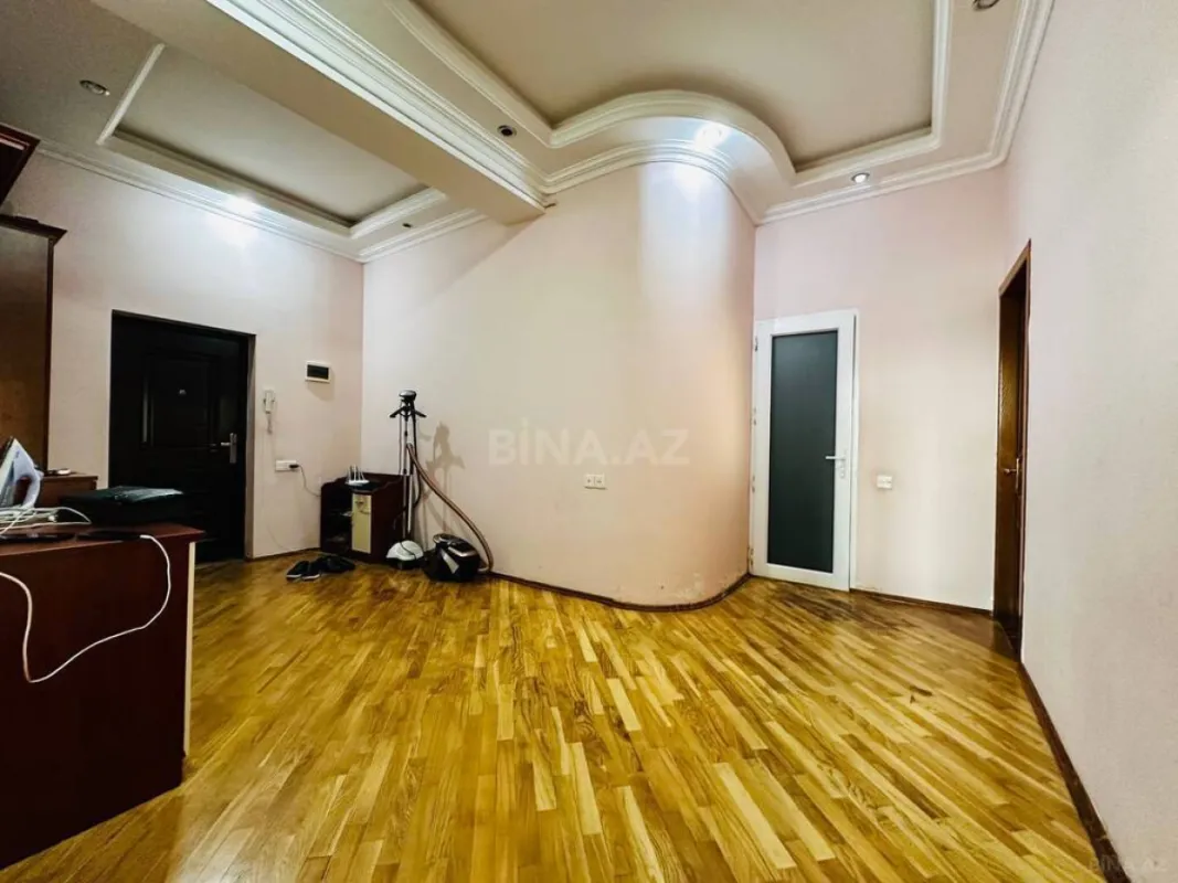 Satılır 3 otaqlı mənzil 120 m²
