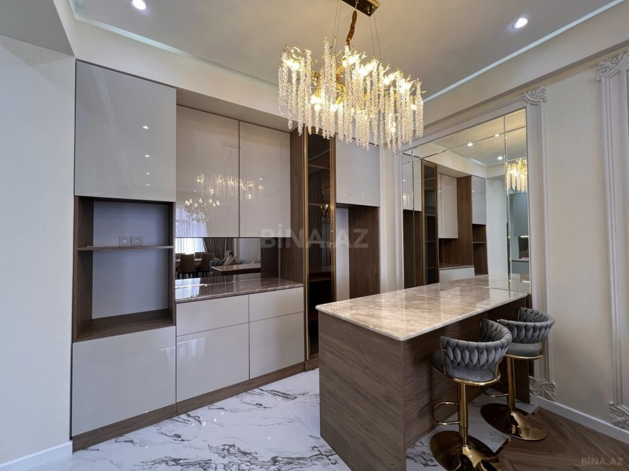 Satılır 2 otaqlı mənzil 65 m²