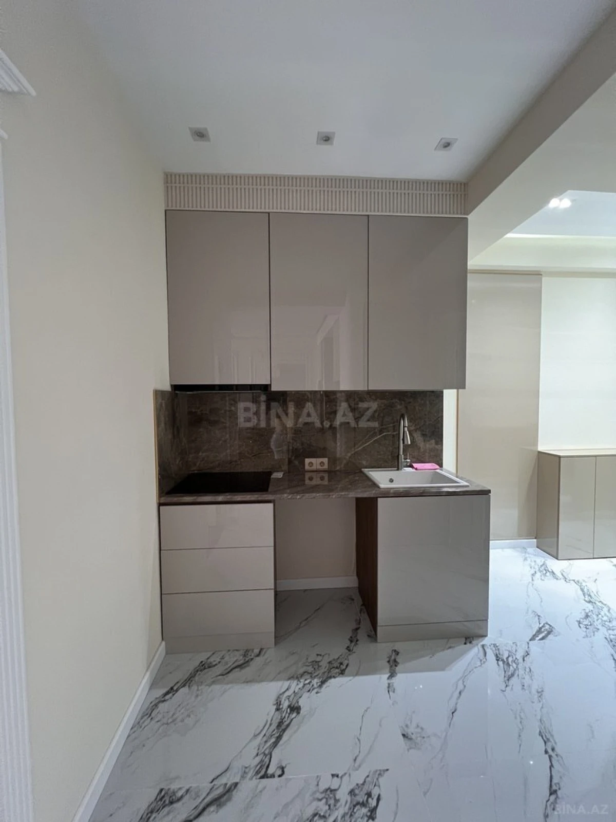 Satılır 2 otaqlı mənzil 65 m²