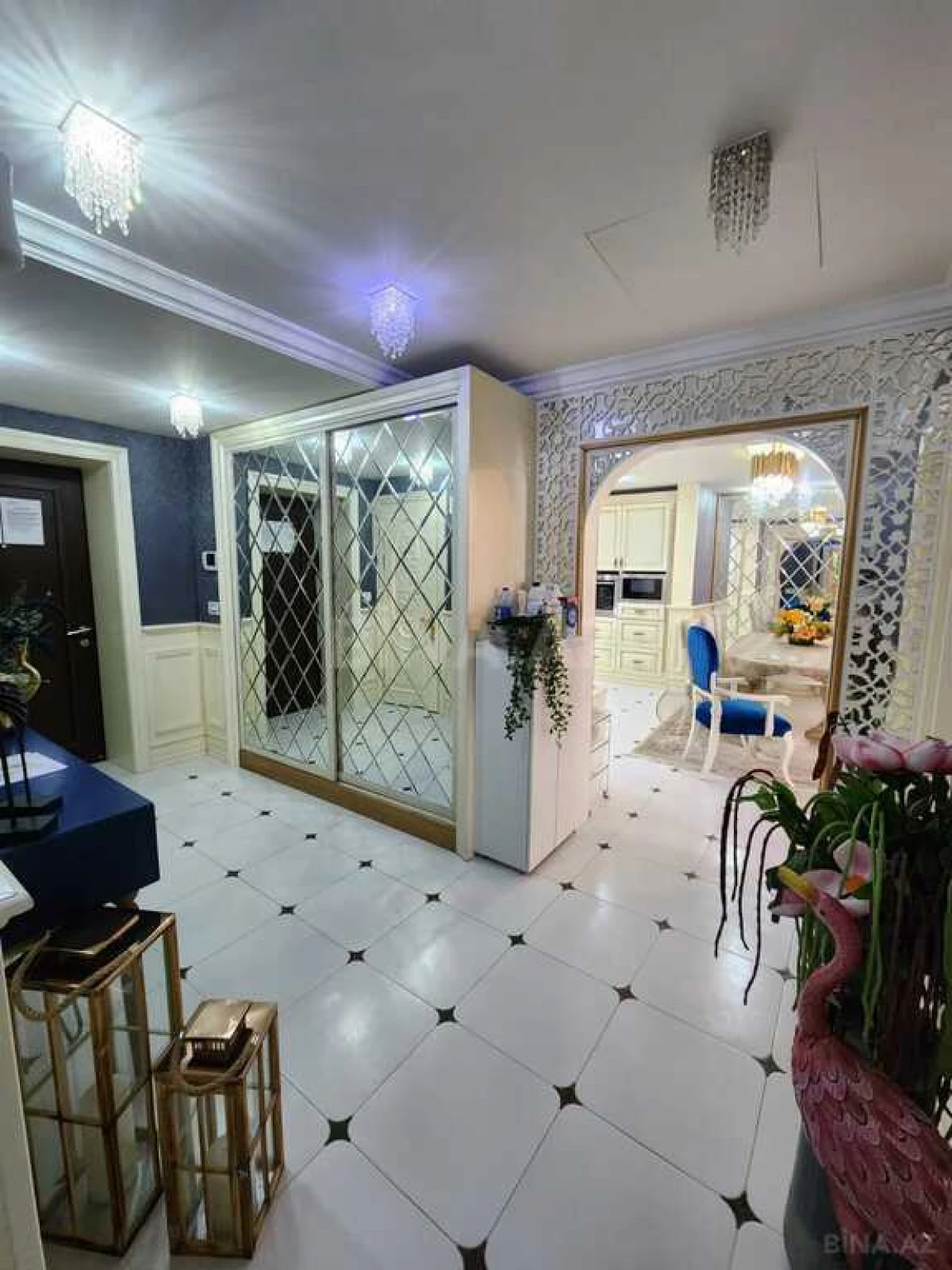Kirayə verilir 4 otaqlı mənzil 180 m²