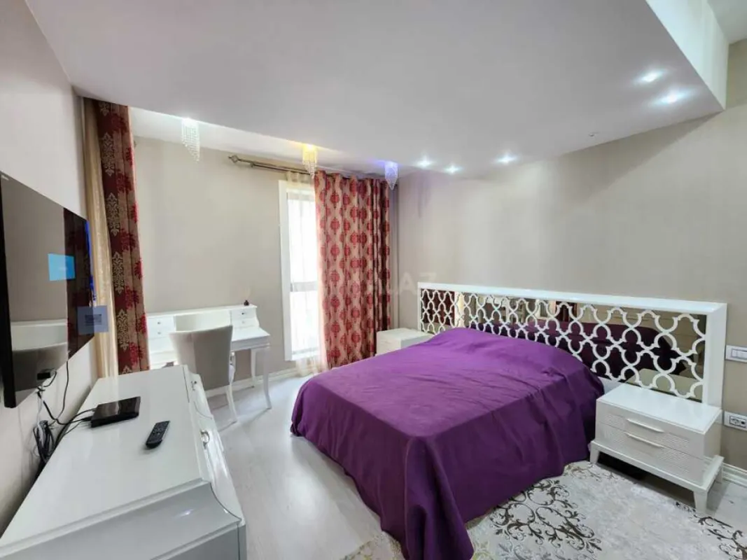 Kirayə verilir 4 otaqlı mənzil 180 m²