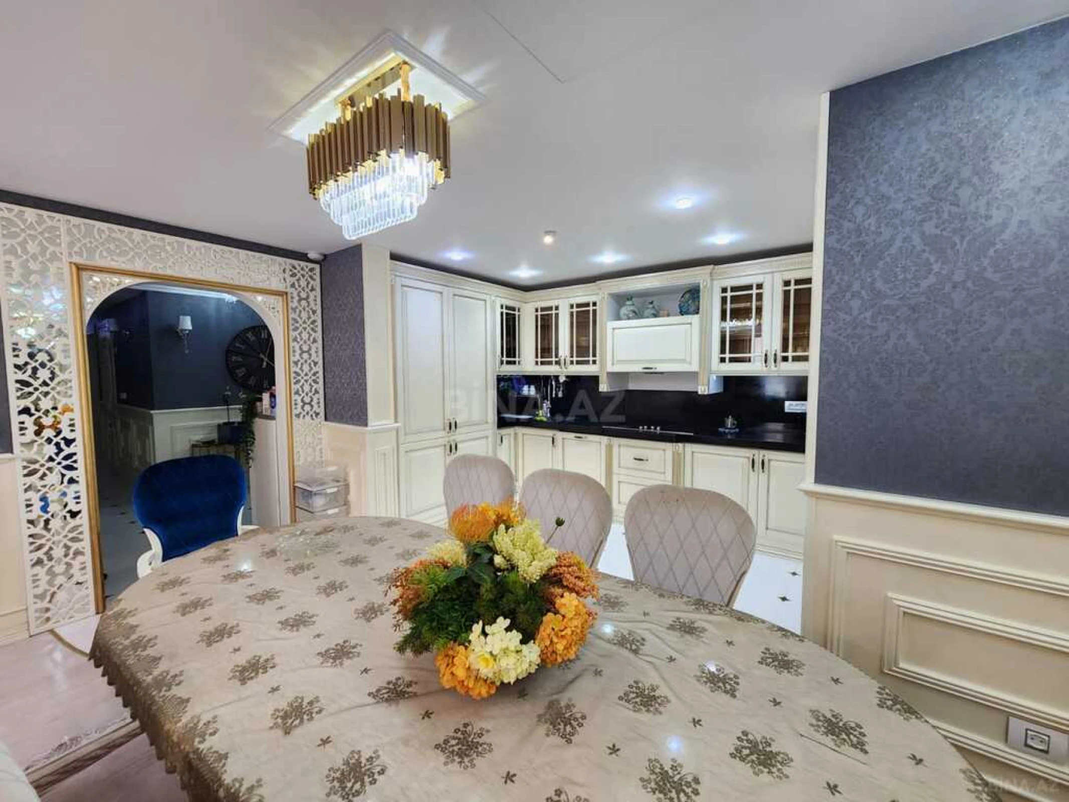 Kirayə verilir 4 otaqlı mənzil 180 m²