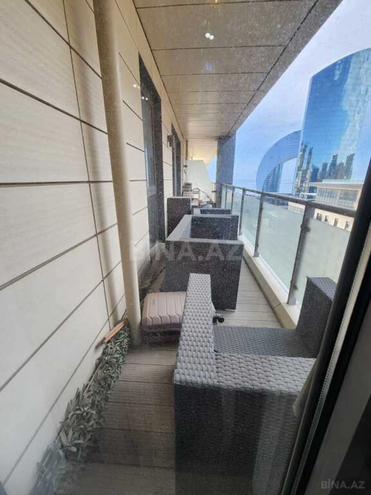 Kirayə verilir 4 otaqlı mənzil 180 m²