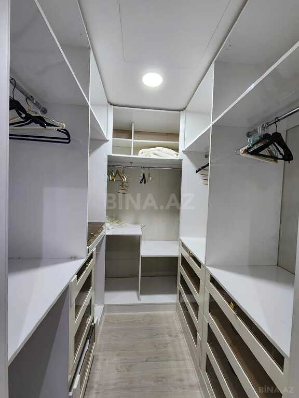 Kirayə verilir 4 otaqlı mənzil 180 m²