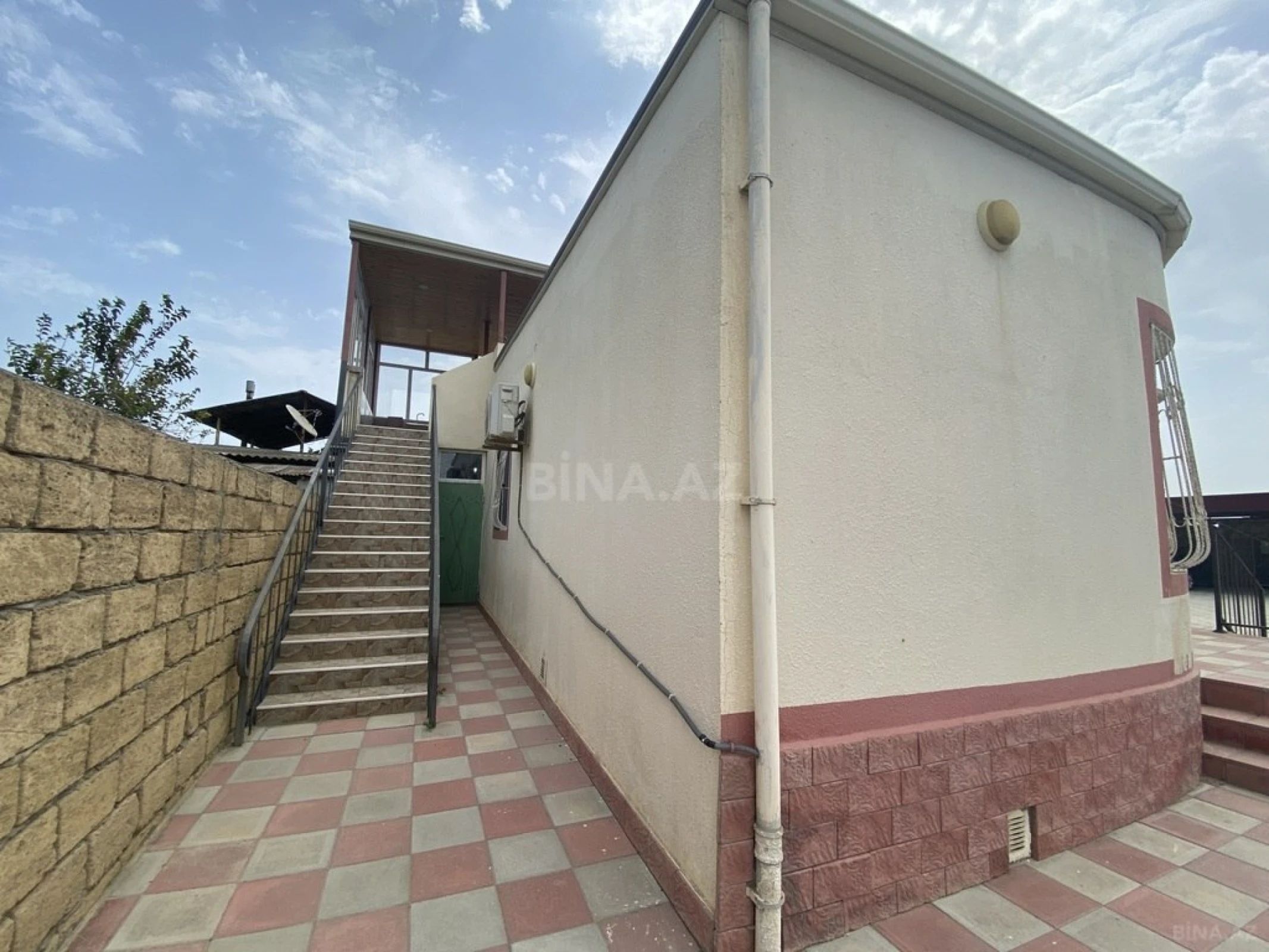 Satılır 3 otaqlı həyət evi 100 m²