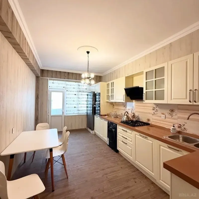 Satılır 2 otaqlı mənzil 108 m²
