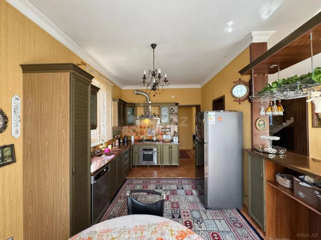 Satılır 7 otaqlı həyət evi 600 m²