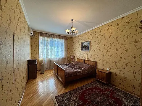 Satılır 7 otaqlı həyət evi 600 m²