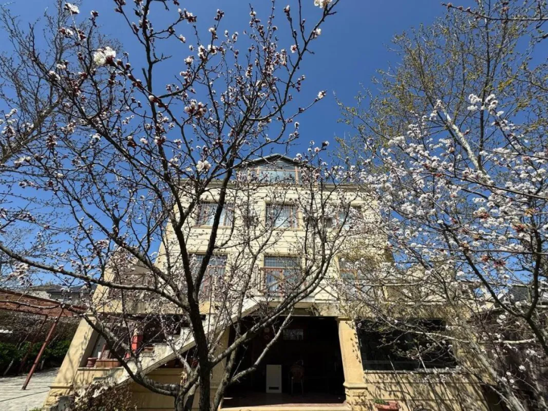 Satılır 7 otaqlı həyət evi 600 m²