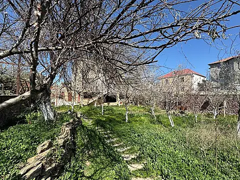 Satılır 7 otaqlı həyət evi 600 m²